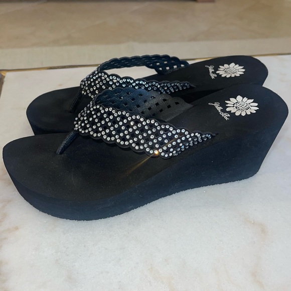 Yellow Box wedge thong sandals - Picture 2 of 6